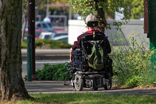 Read more about the article Skutery dla inwalidów do jazdy po różnym podłożu
