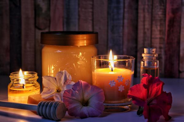 You are currently viewing Aromat naturalnych świec z wosku pszczelego